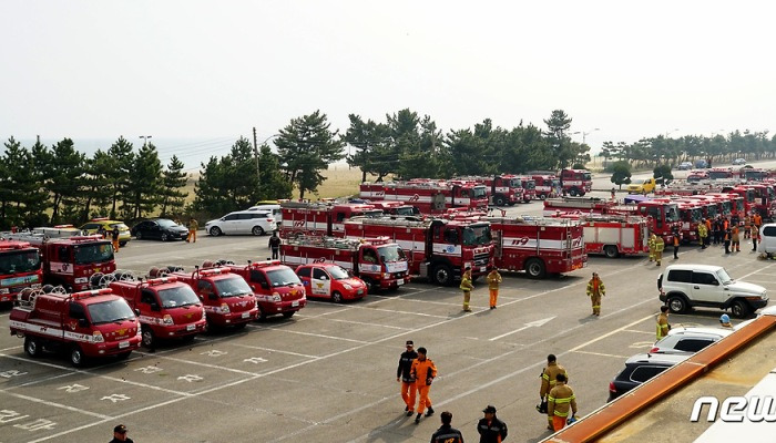 강원 산불에 한마음으로 모인 전국 소방차들