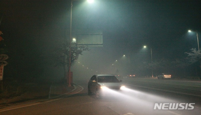 안개 자욱한 속초 거리