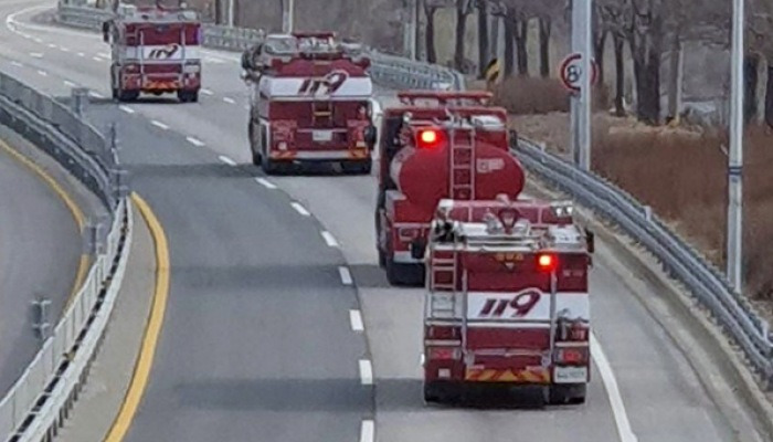 속초 산불 현장으로 이동 중인 전국의 소방차들