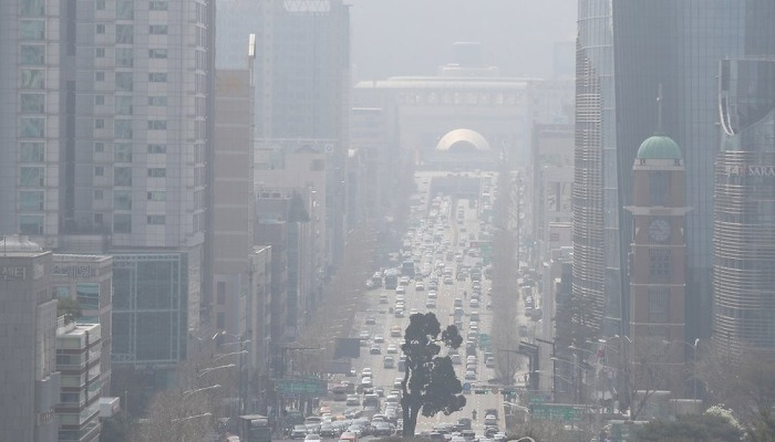 날 풀리자 찾아온 미세먼지