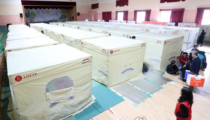 대피소에 마련된 산불 이주민 임시 거주 텐트