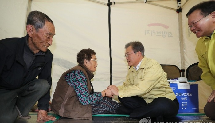 산불 대피소 방문한 문 대통령