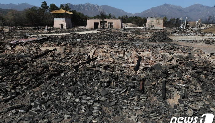 폐허가 된 드라마 세트장