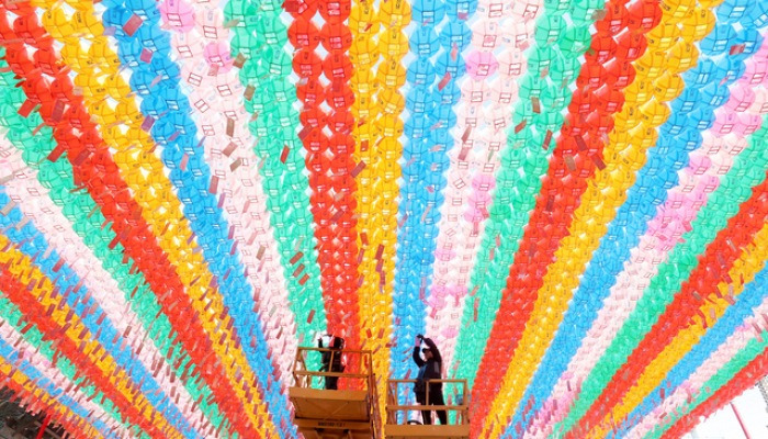 조계사에 걸린 형형색색 연등