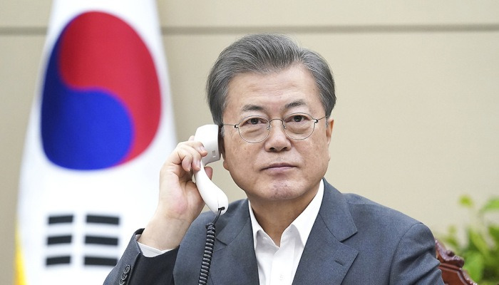 UAE 왕세제와 통화하는 문재인 대통령