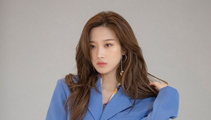 문가영, 완벽 슈트핏+카리스마 눈빛 '시선 집중' [★해시태그]