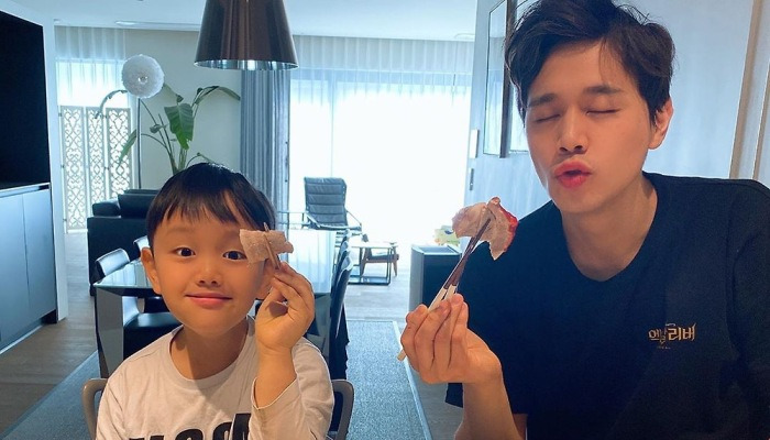 김소현, 남편 손준호&middot;아들 주안과의 일상..붕어빵 父子 [★해시태그]