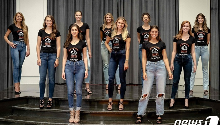 포즈 취하는 미스 네덜란드 최종 후보 10명