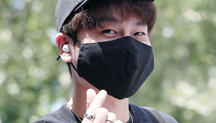 곽동현 '귀여운 손하트'