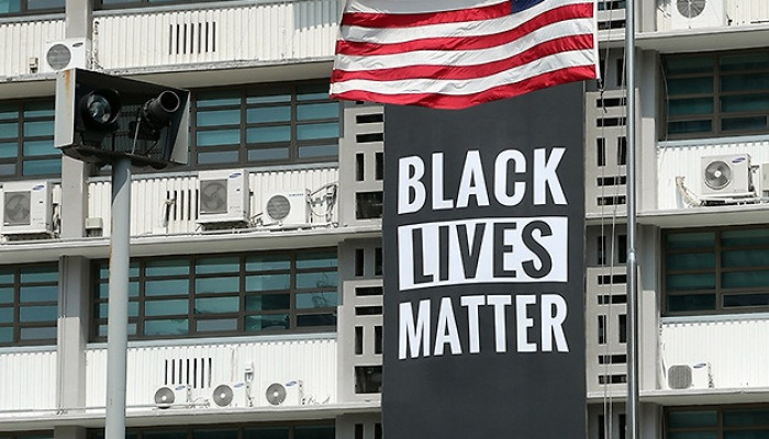 주한 미대사관 벽에 '흑인 생명도 소중'