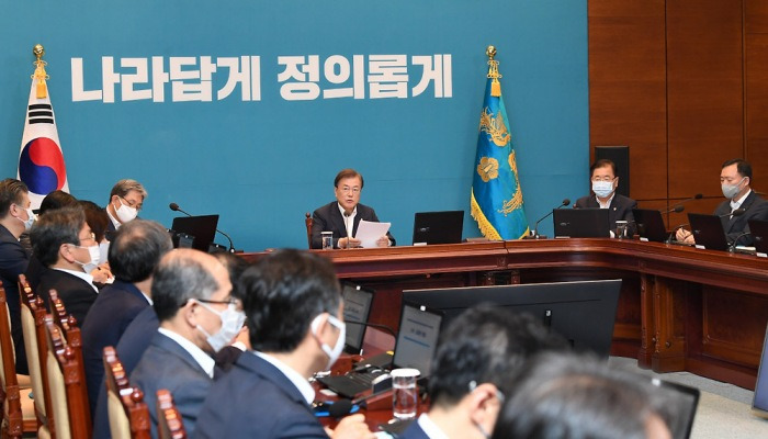 수석.보좌관회의 주재하는 문재인대통령 [경향포토]