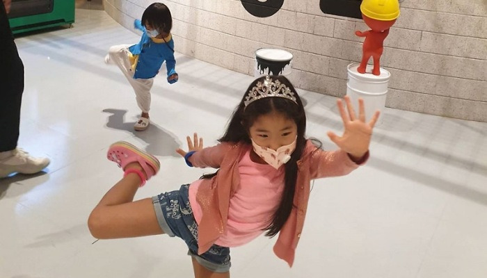 오지호, 붕어빵 두자녀와 '호캉스' 중 아빠가 더 신났네.."땀 흠뻑"