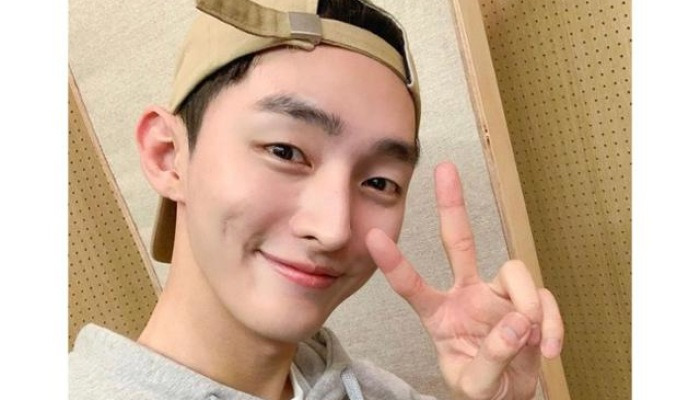 윤지성, 장난꾸러기 같은 표정 "야호"