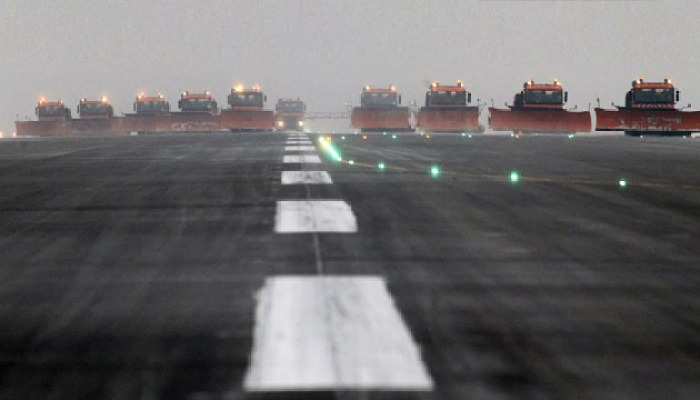 모스크바 공항 '얼음비'로 150여 편 항공기 지연&middot;취소