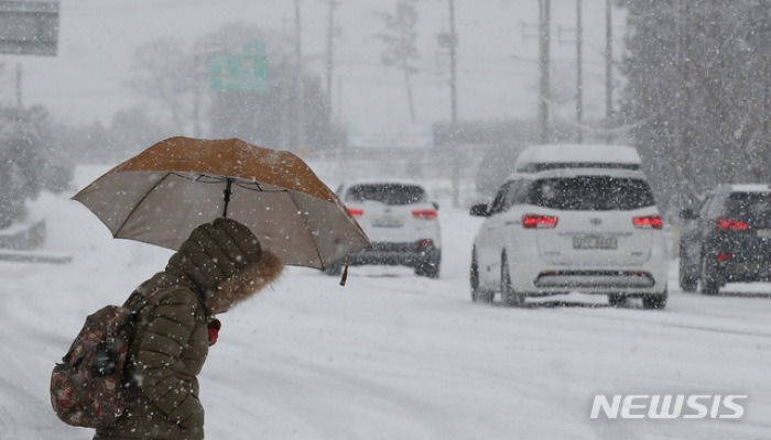 '눈 내리는 출근길'