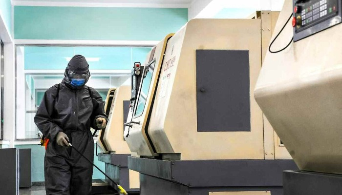 코로나19 방역 나선 평양전자의료기구공장