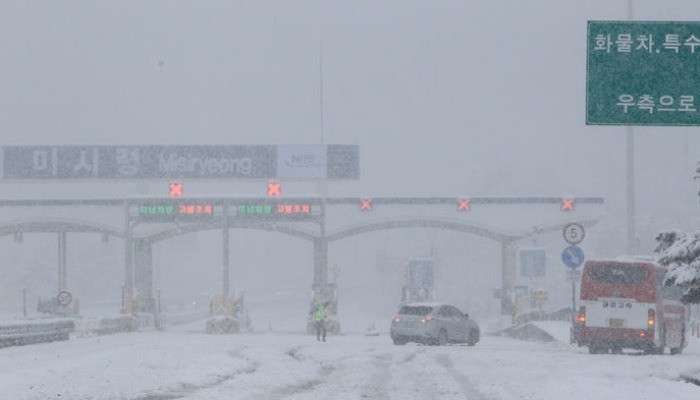 [포토Pick] 3월 첫날 기습 폭설..막혀버린 미시령