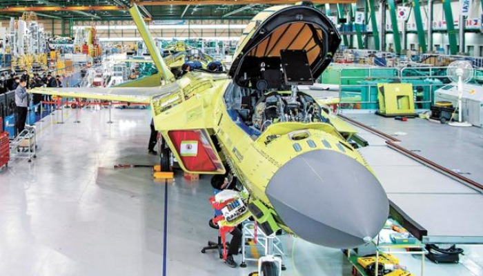 [오늘의 1면 사진] 첫 한국형 전투기 내달 말 비상