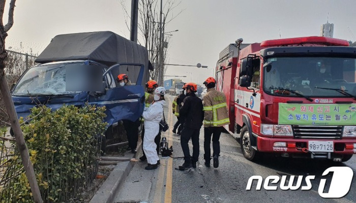 인천서 화물차-승용차 충돌 '3명 부상'