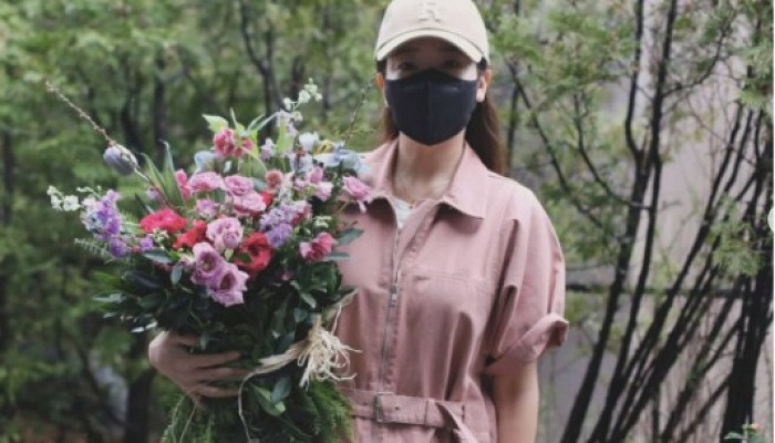 소유진, 꽃 기죽이는 일상 미모 '매일이 리즈 갱신' [리포트:컷]