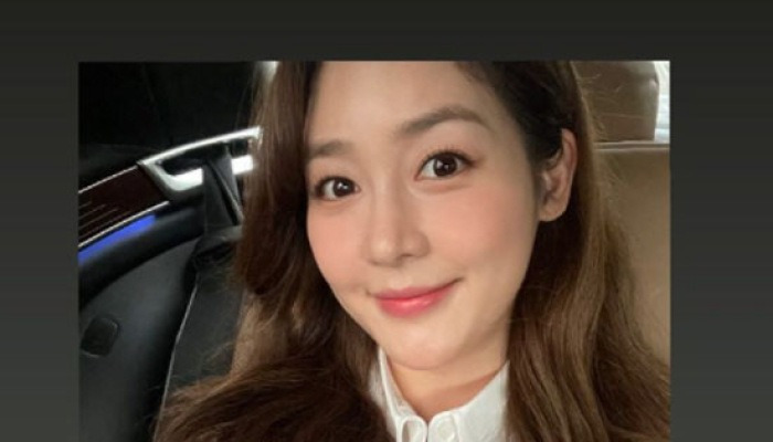 성유리, 늙지 않는 '원조 요정'의 봄꽃미모..'안성현&hearts;'이 반할만