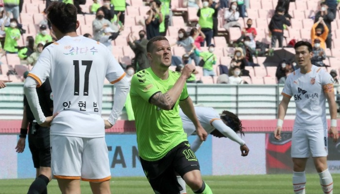 동점 골 넣은 일류첸코