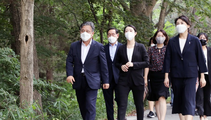 전남대 5&middot;18민주길 둘러보는 김혜경